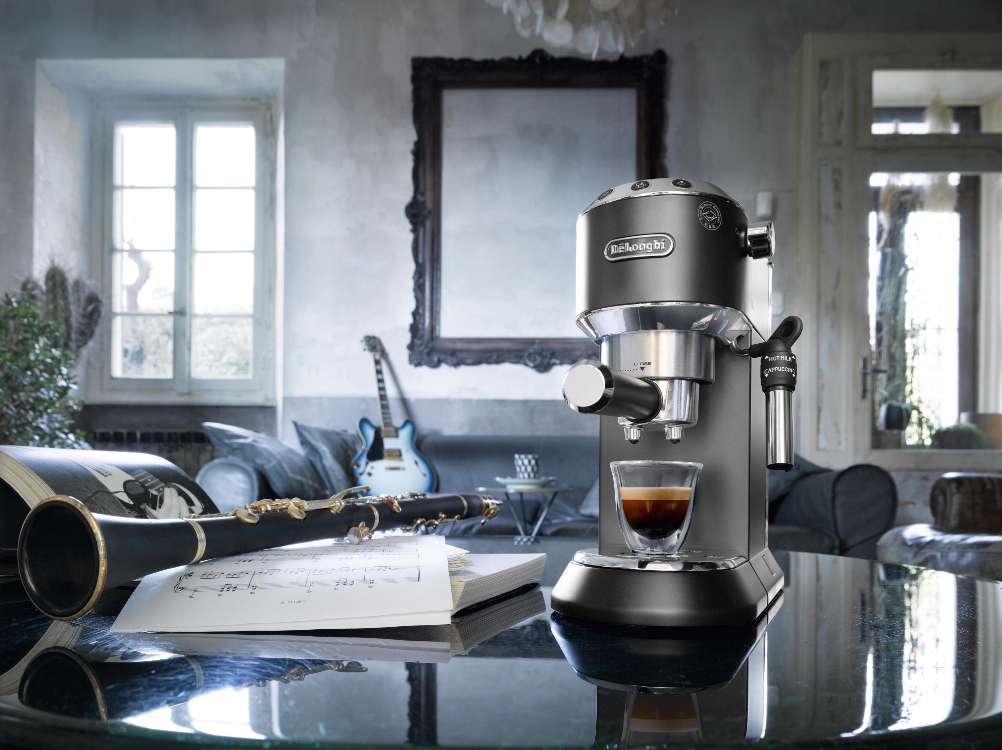 Кофеварка рожковая Delonghi EC685.BK 1350Вт черный — миниатюра 5
