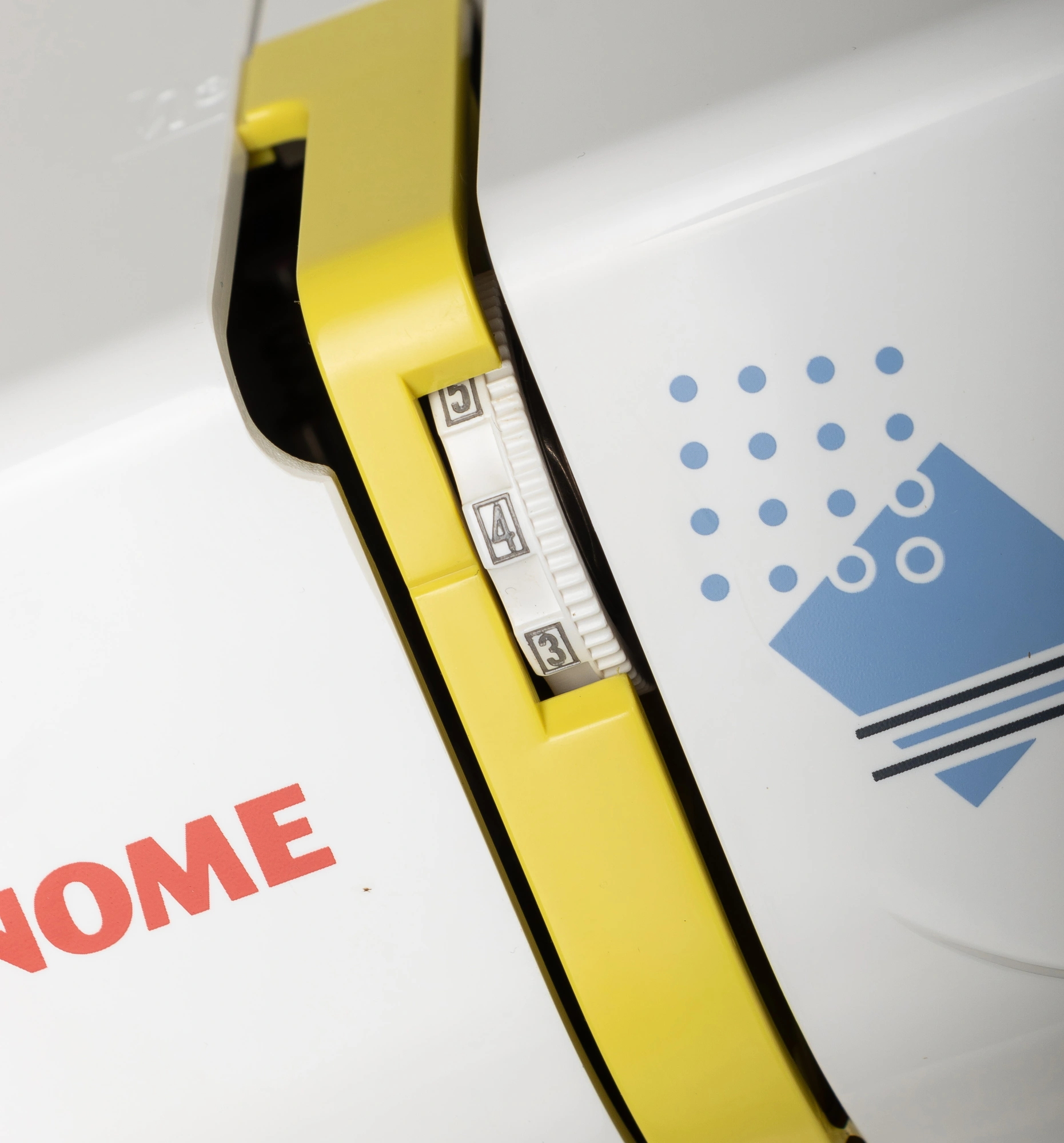 Швейная машина Janome Excellent Stitch 18A белый — миниатюра 9