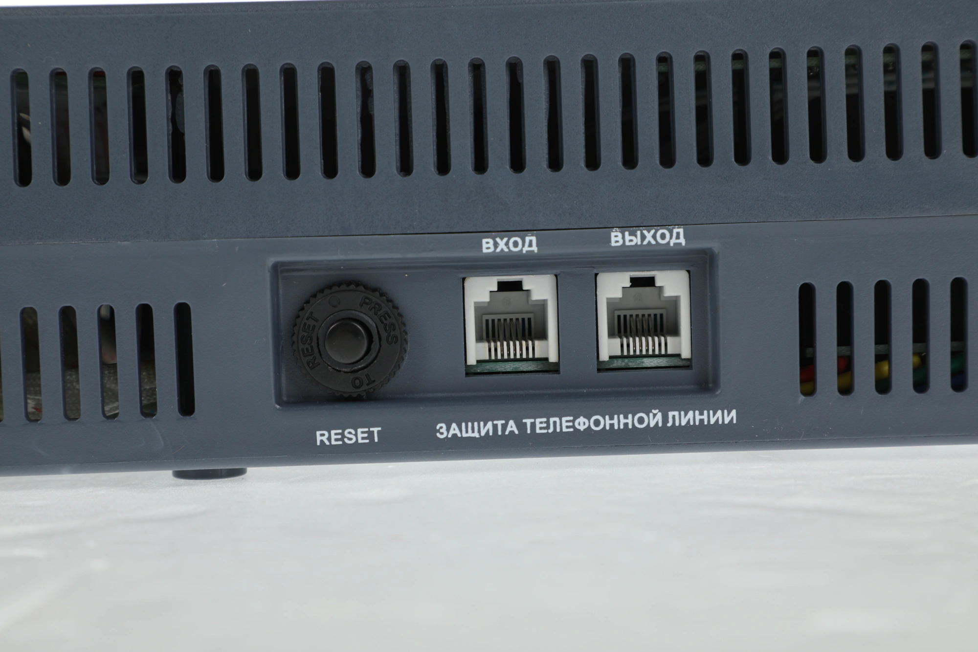 Стабилизатор напряжения Rucelf SRW-1500-D 1.5кВА однофазный белый — миниатюра 14