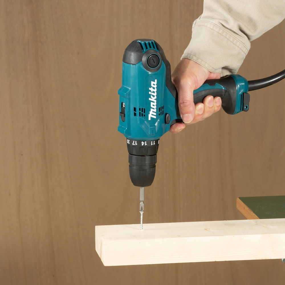 Дрель-шуруповерт Makita DF0300 320Вт патрон:быстрозажимной