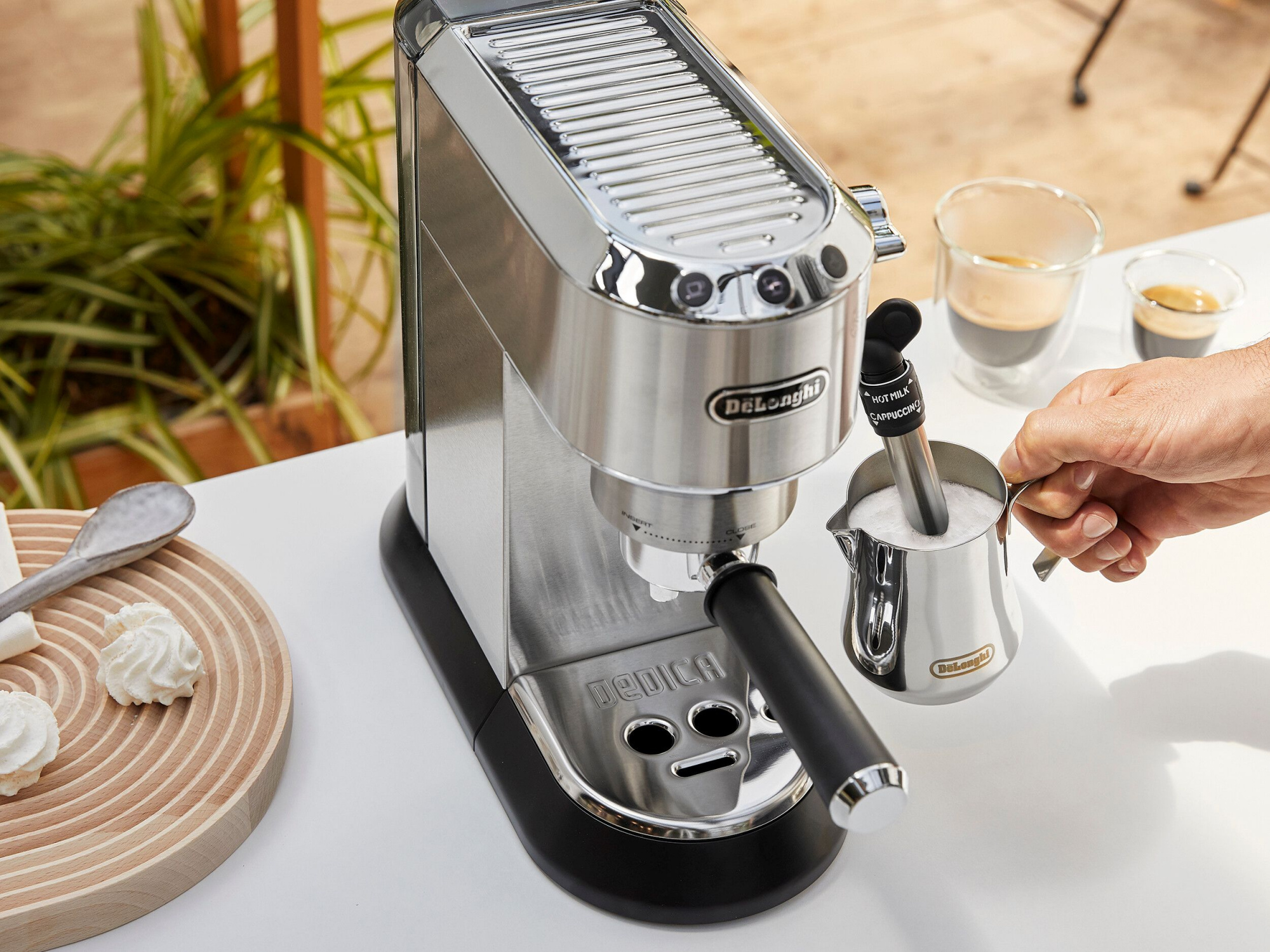 Кофеварка рожковая Delonghi EC685.M 1350Вт серебристый/черный — миниатюра 15
