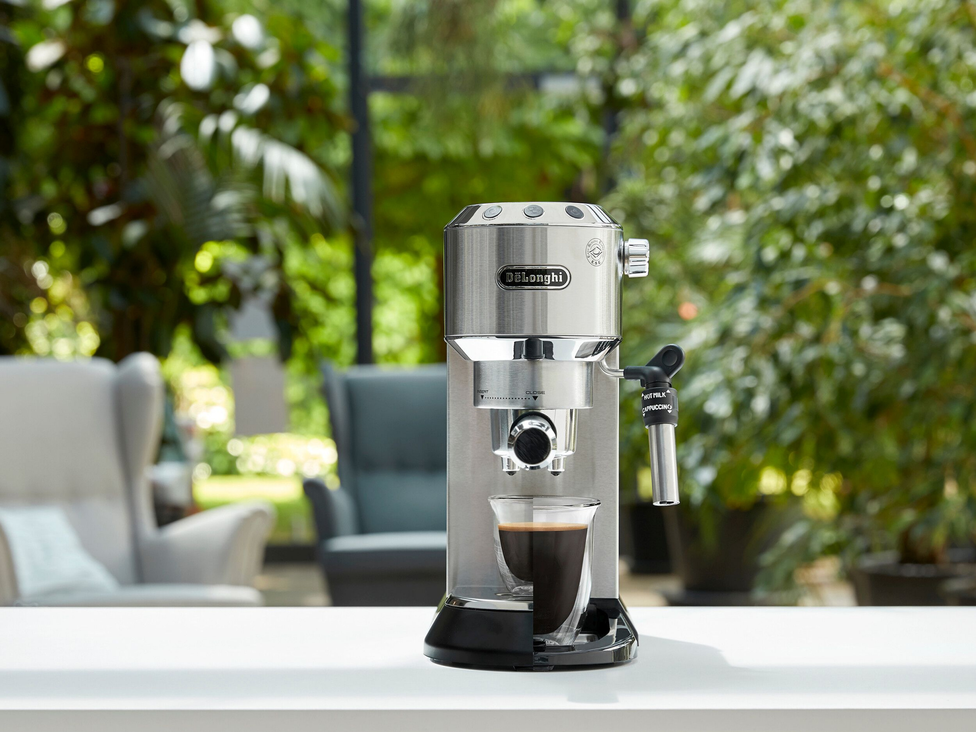 Кофеварка рожковая Delonghi EC685.M 1350Вт серебристый/черный — миниатюра 16