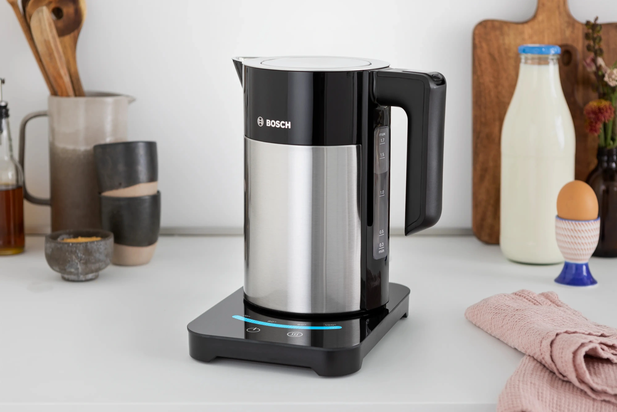 Чайник электрический Bosch TWK7203 1.7л. 2200Вт черный/серебристый корпус: металл/пластик — миниатюра 4