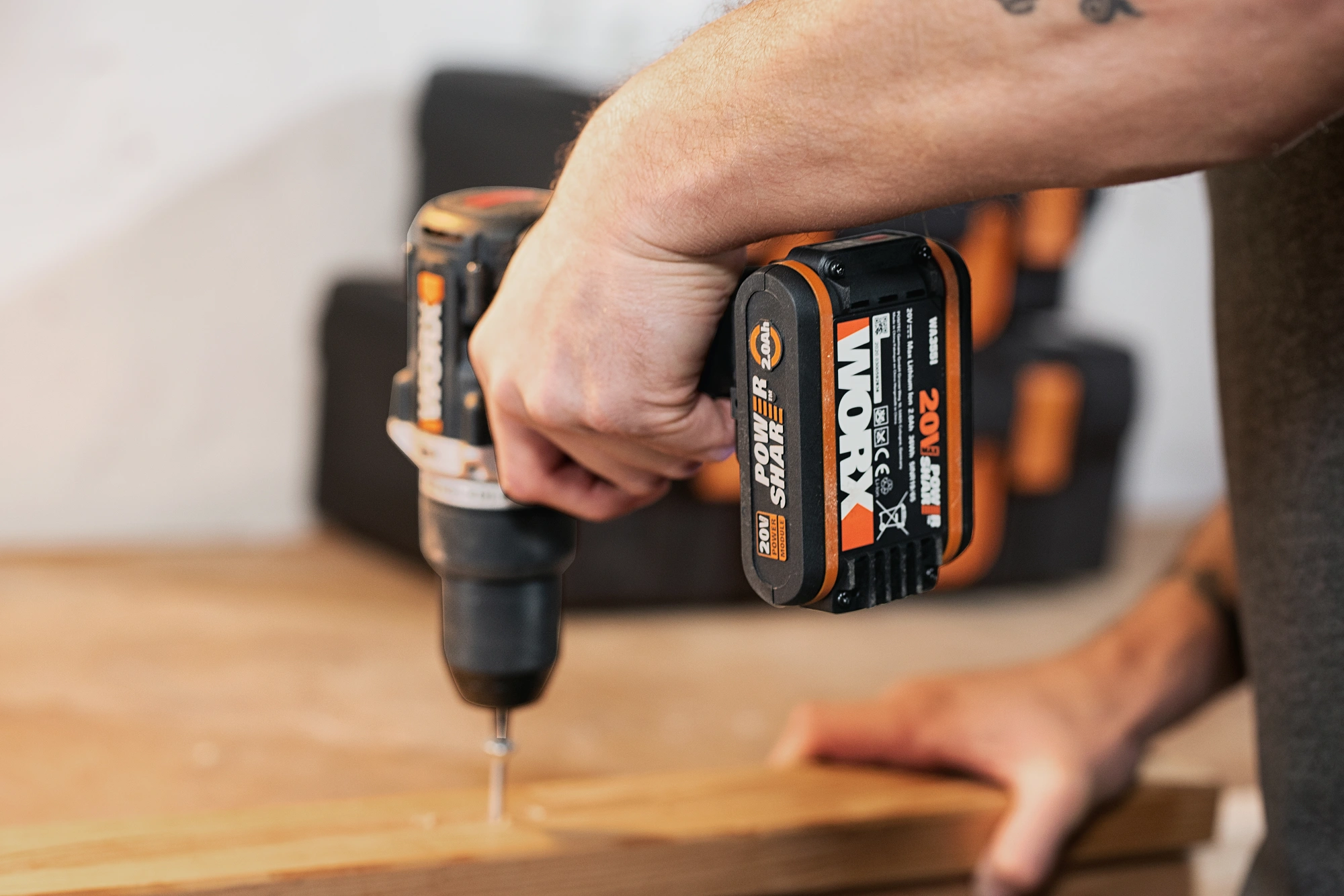 Дрель-шуруповерт Worx WX352 аккум. патрон:быстрозажимной (кейс в комплекте) — миниатюра 10