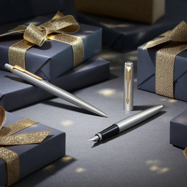 Набор ручек Parker Jotter Core FK691 (2093257) Stainless Steel GT сталь нержавеющая подар.кор. ручка перьевая, ручка шариковая сменный стержень 1стерж. стреловидный пиш. наконечник кругл. — миниатюра 5