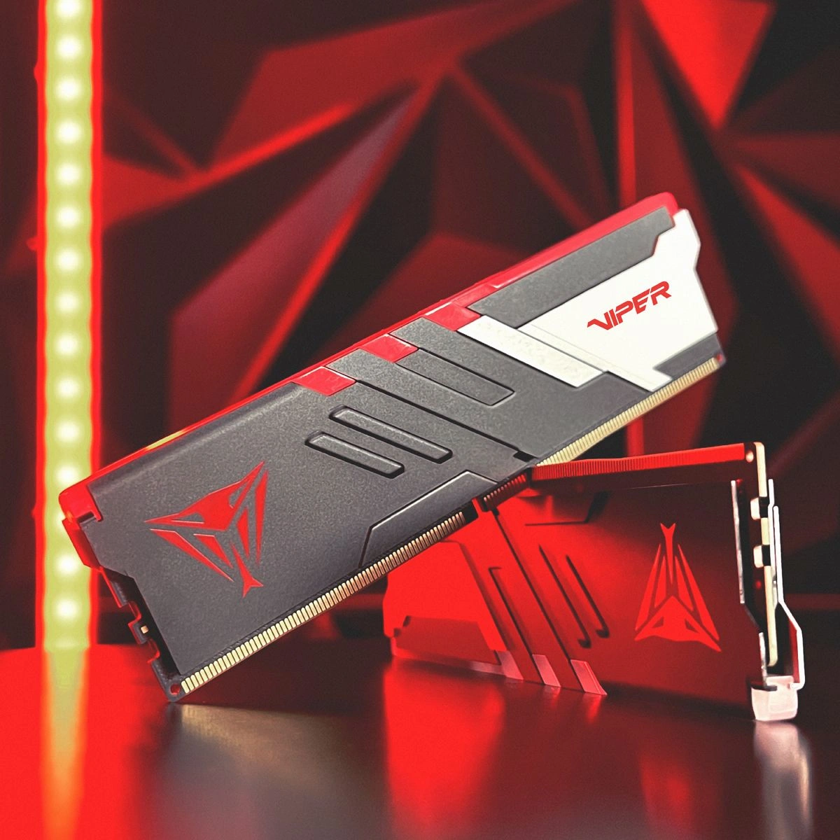 Память DDR5 2x16GB 6800MHz Patriot PVVR532G680C34K Viper Venom RGB RTL Gaming PC5-54400 CL34 DIMM UDIMM 288-pin 1.4В kit с радиатором Ret — миниатюра 8