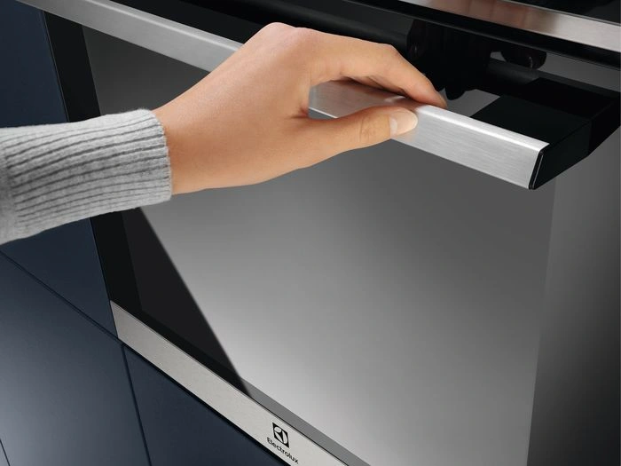 Духовой шкаф Электрический Electrolux EOC8P39WX черный/нержавеющая сталь — миниатюра 4
