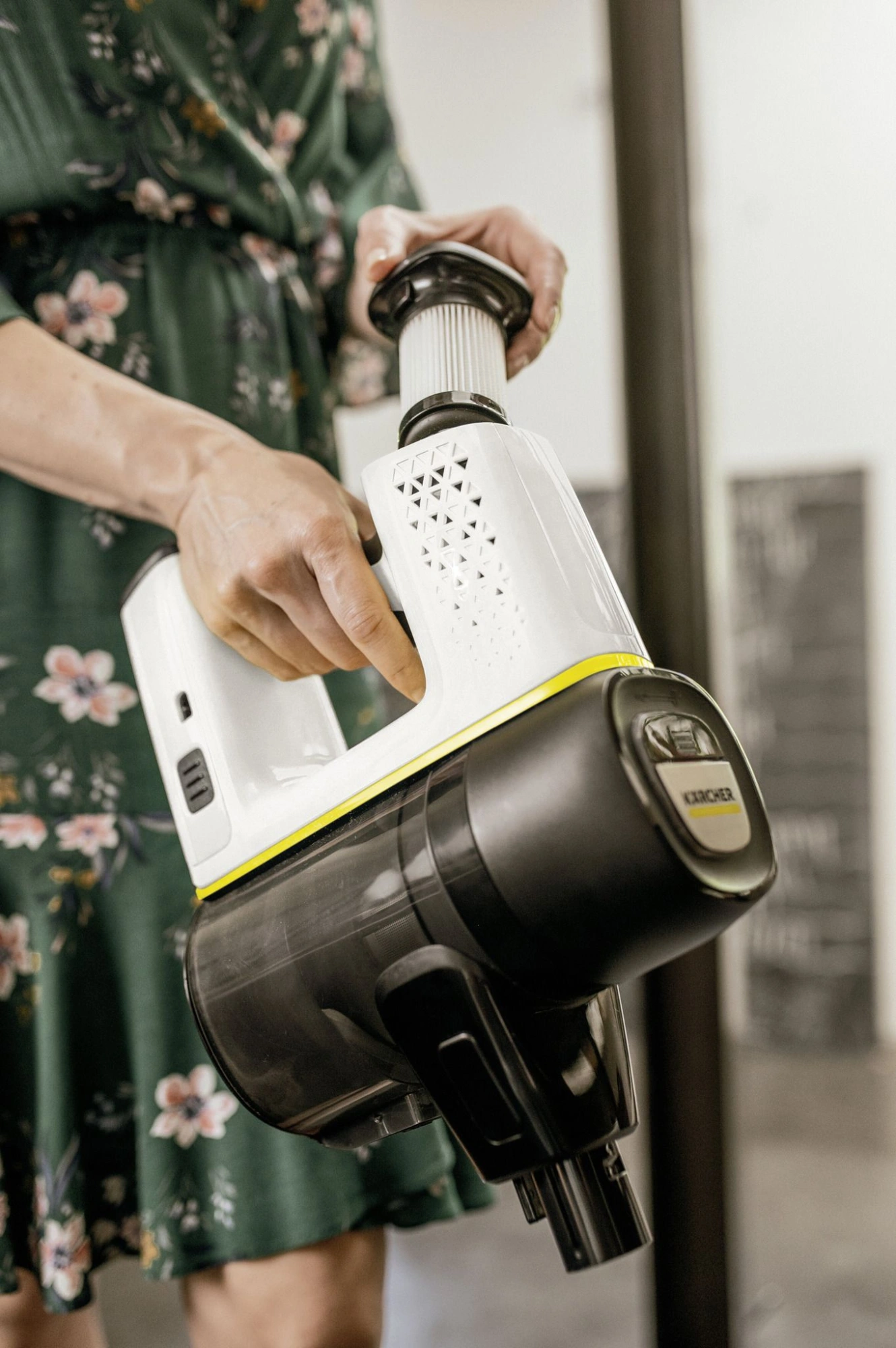 Пылесос Karcher VC 6 Cordless серебристый/белый — миниатюра 6