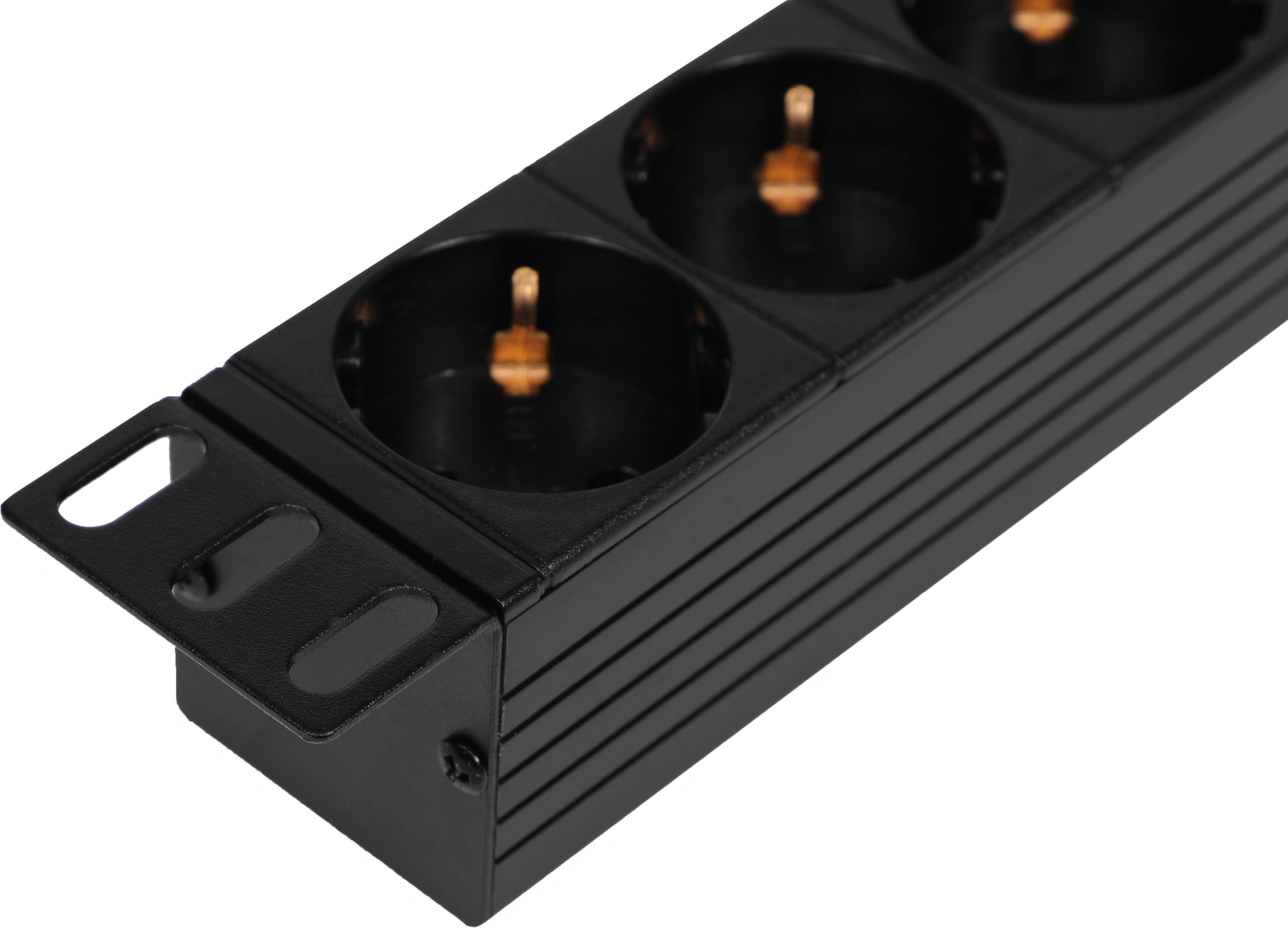 Блок распределения питания NTSS NTSS-PDU-DA1015 гор.размещ. 8xSchuko базовые 10A C14 — миниатюра 4