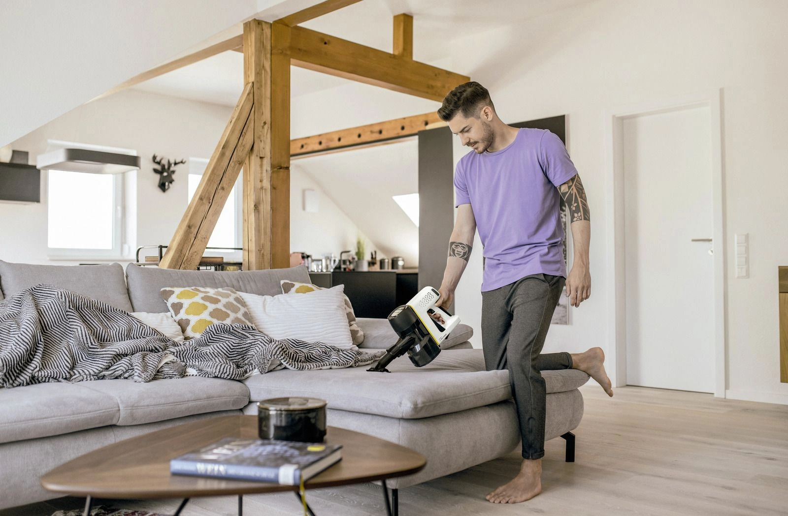 Пылесос ручной Karcher VC 4 Cordless myHome 21Вт белый/серый — миниатюра 3