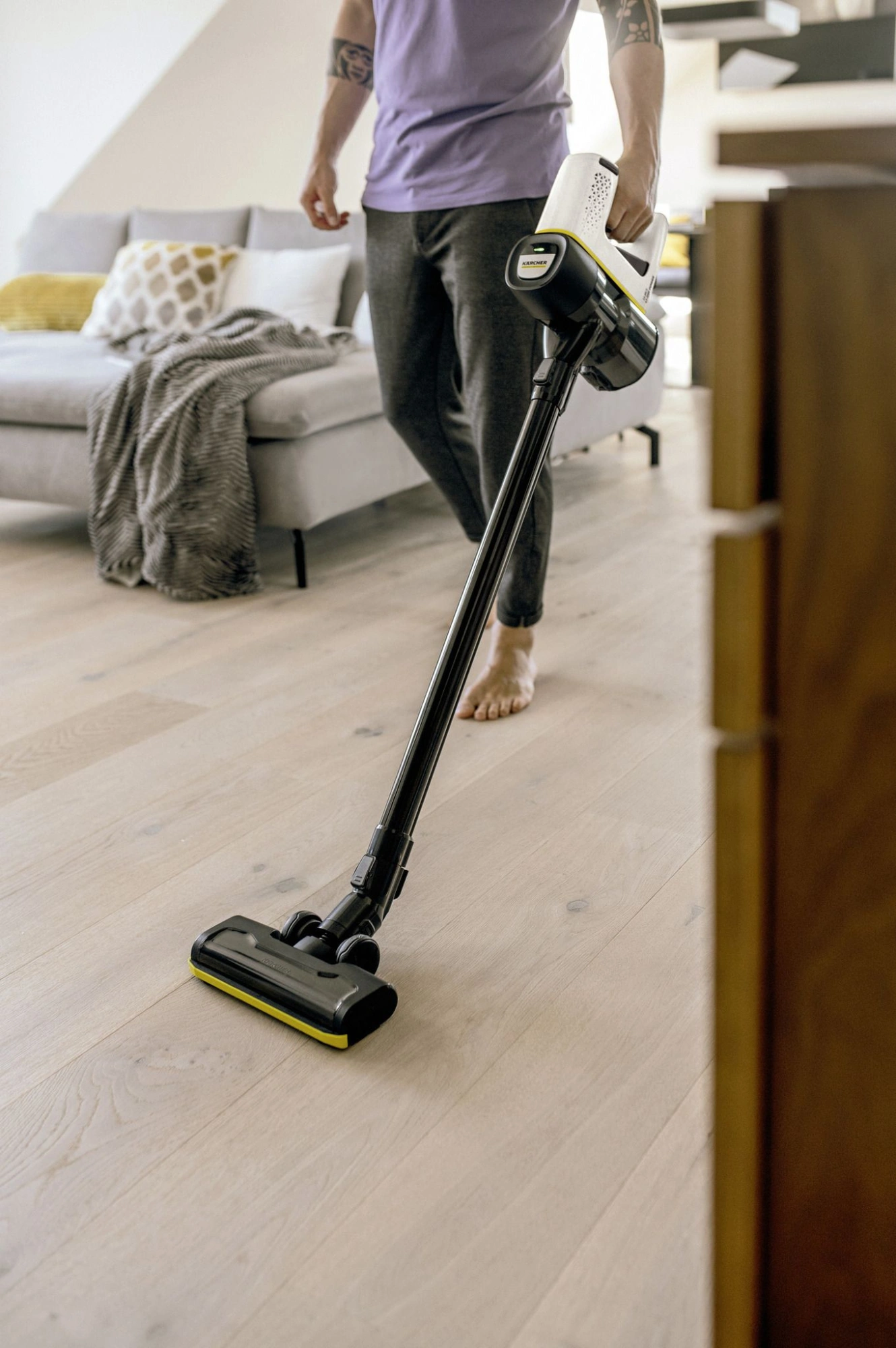 Пылесос ручной Karcher VC 4 Cordless myHome 21Вт белый/серый — миниатюра 4