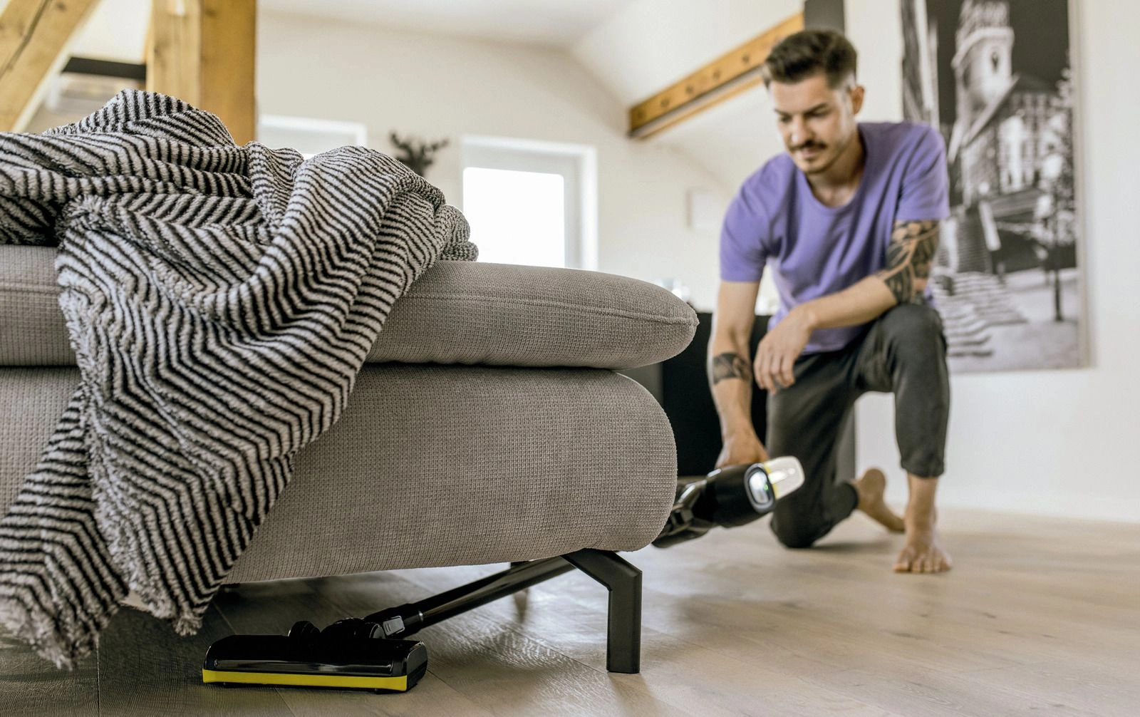 Пылесос ручной Karcher VC 4 Cordless myHome 21Вт белый/серый — миниатюра 5