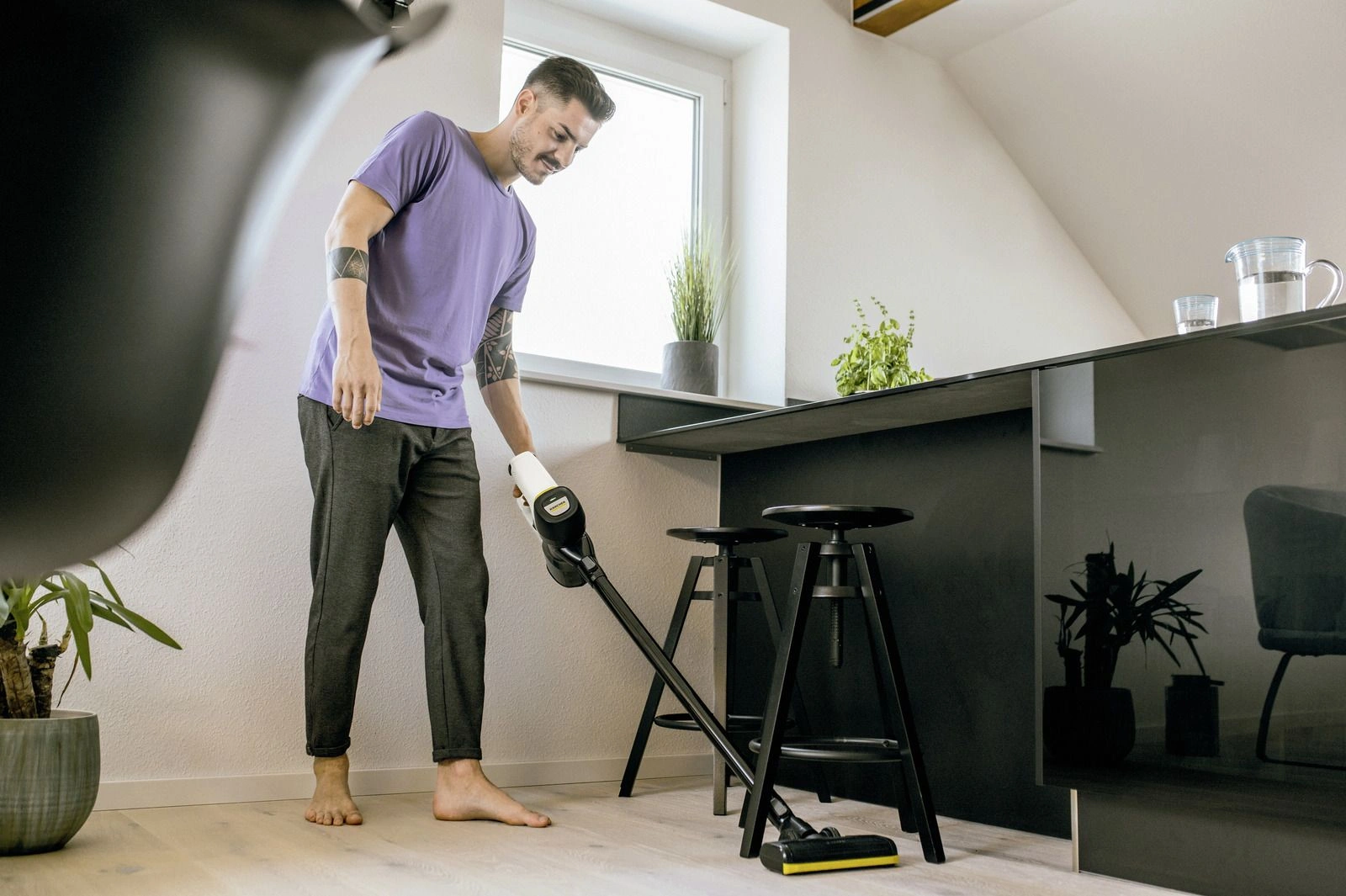 Пылесос ручной Karcher VC 4 Cordless myHome 21Вт белый/серый — миниатюра 6