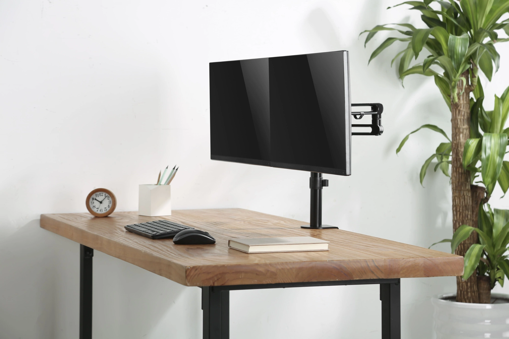 Кронштейн для мониторов Ultramounts UM737 черный 17"-32" макс.8кг крепление к столешнице поворот и наклон — фото 1