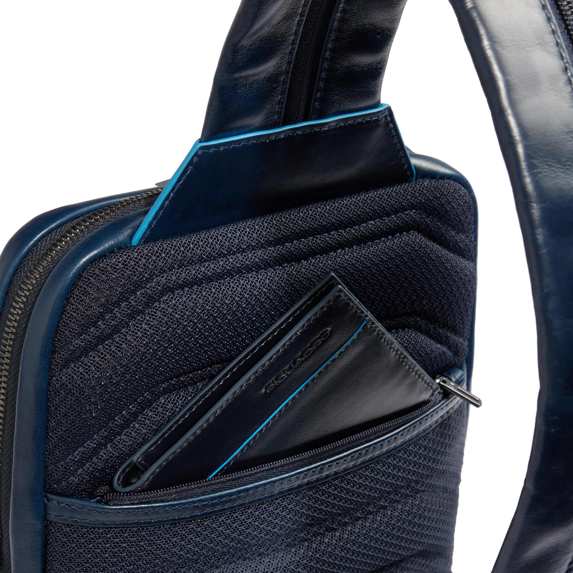 Рюкзак слинг мужской Piquadro Blue Square CA6589B2/BLU2 темно-синий натур.кожа — миниатюра 4