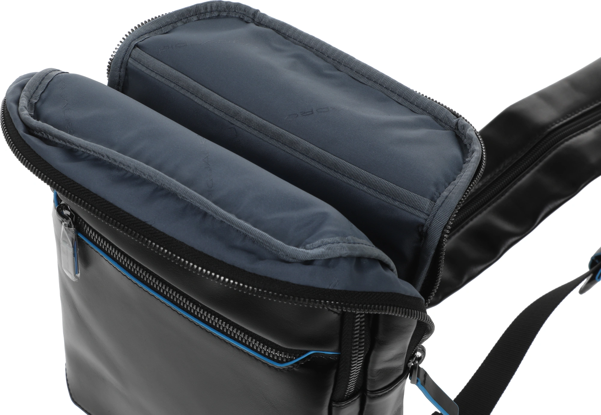 Рюкзак слинг мужской Piquadro Blue Square CA6589B2/N черный натур.кожа — миниатюра 8