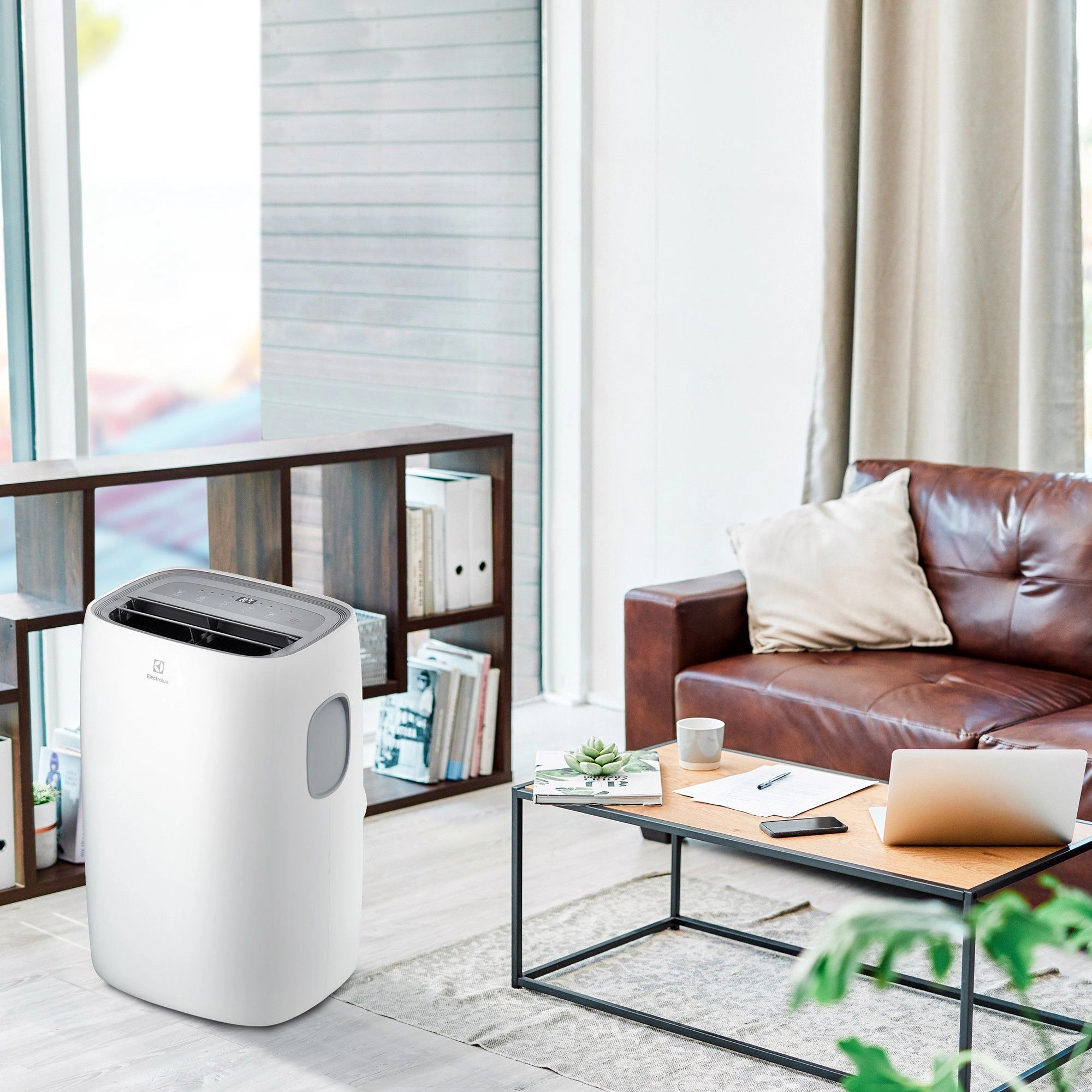Кондиционер мобильный Electrolux Loft EACM-11 CL/N3 белый площ.27м2 — миниатюра 4