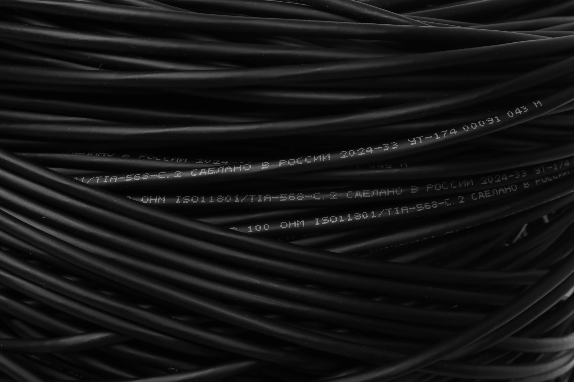 Кабель сетевой информационный Suprlan Median 01-0335-1 кат.5E UTP 4 пары 24AWG PE внешний 305м черный — миниатюра 2