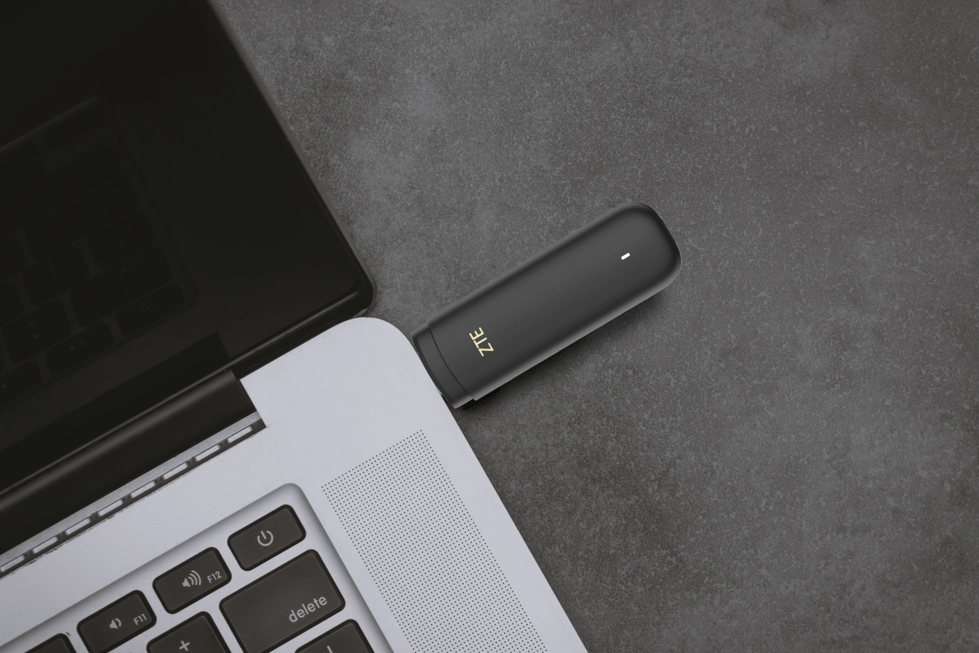 Модем 3G/4G ZTE F30Pro USB Wi-Fi VPN Firewall +Router внешний черный — миниатюра 4