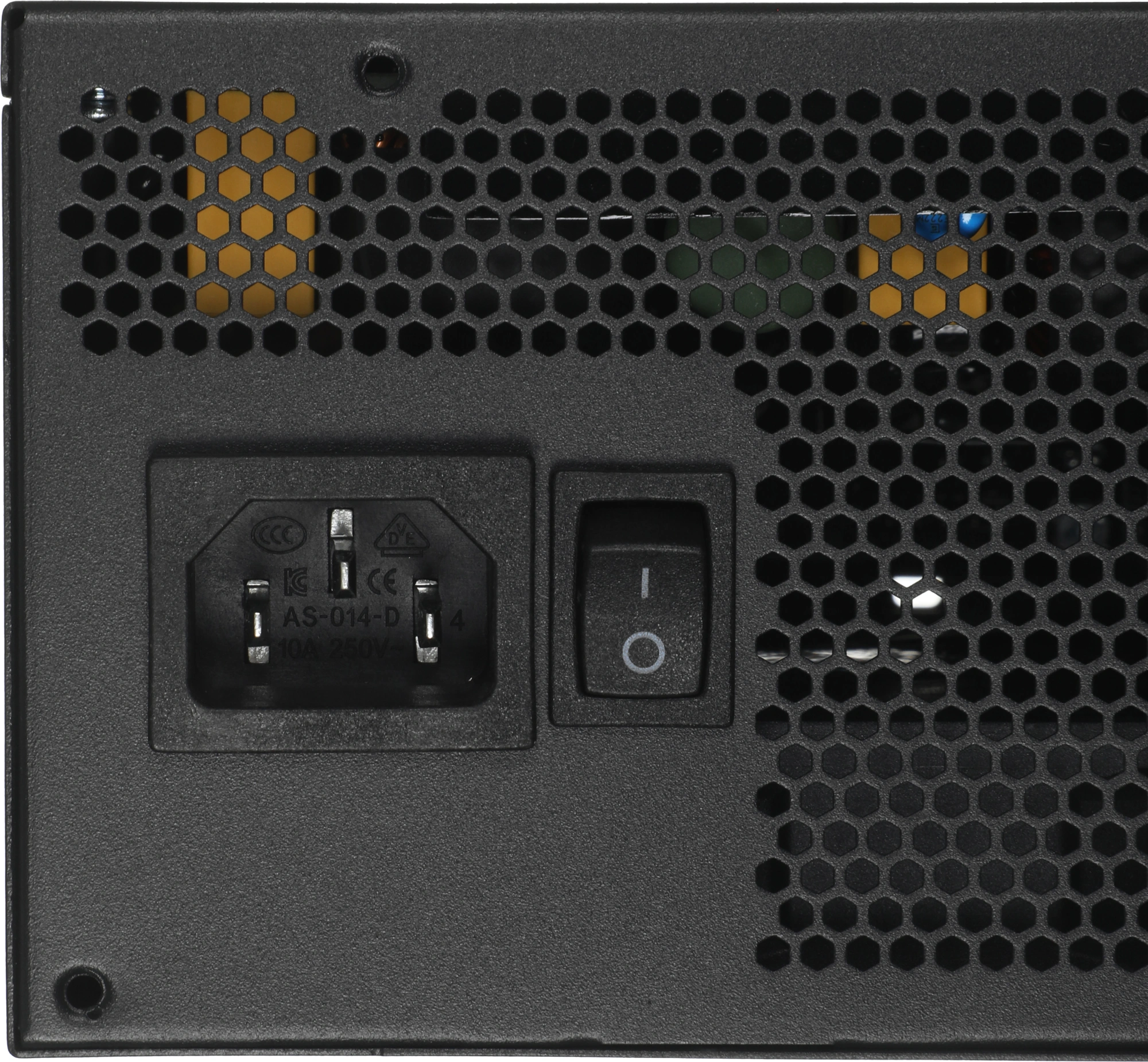 Блок питания Gigabyte ATX 750W GP-UD750GM PG5 V2 80+ gold (20+4pin) APFC 120mm fan 8xSATA Cab Manag RTL — миниатюра 8