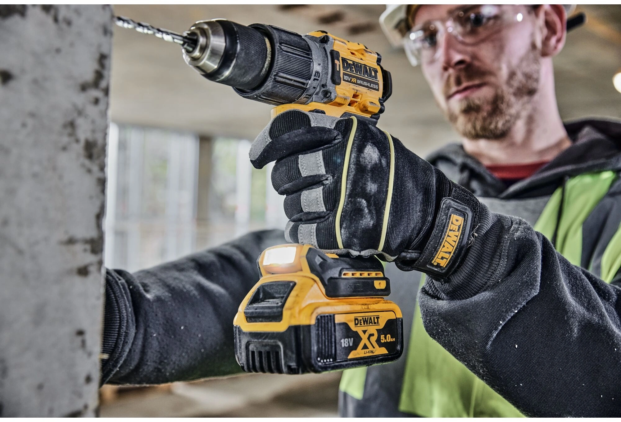 Шуруповерт DeWalt DCD805P2T-QW аккум. патрон:быстрозажимной (кейс в комплекте) — миниатюра 7