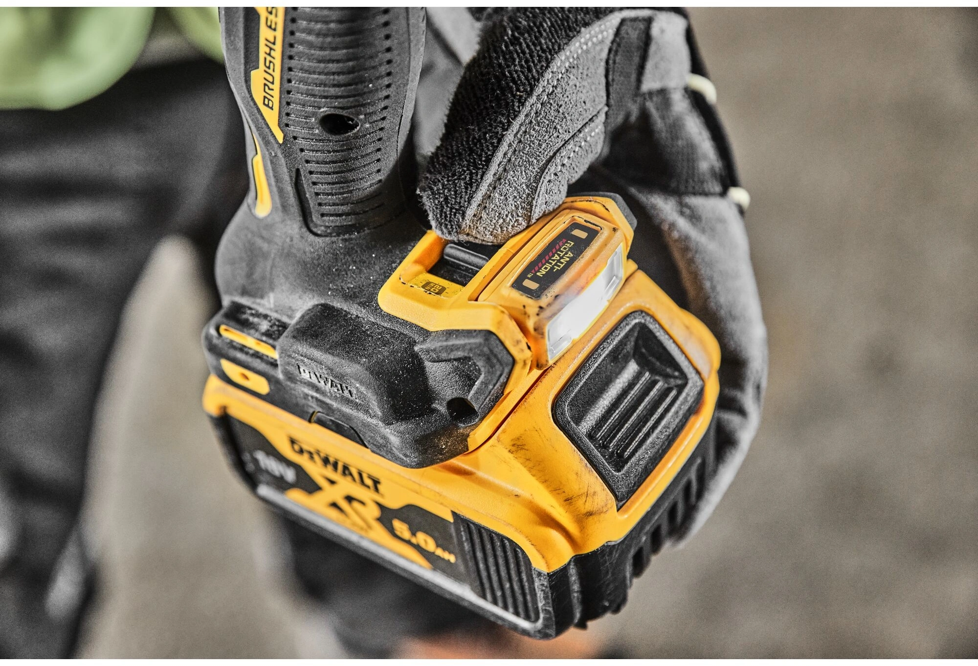 Шуруповерт DeWalt DCD805P2T-QW аккум. патрон:быстрозажимной (кейс в комплекте) — миниатюра 12