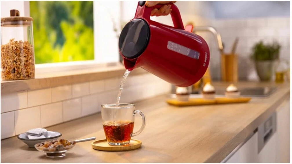 Чайник электрический Bosch TWK1M124 1.7л. 2400Вт красный корпус: пластик — миниатюра 2