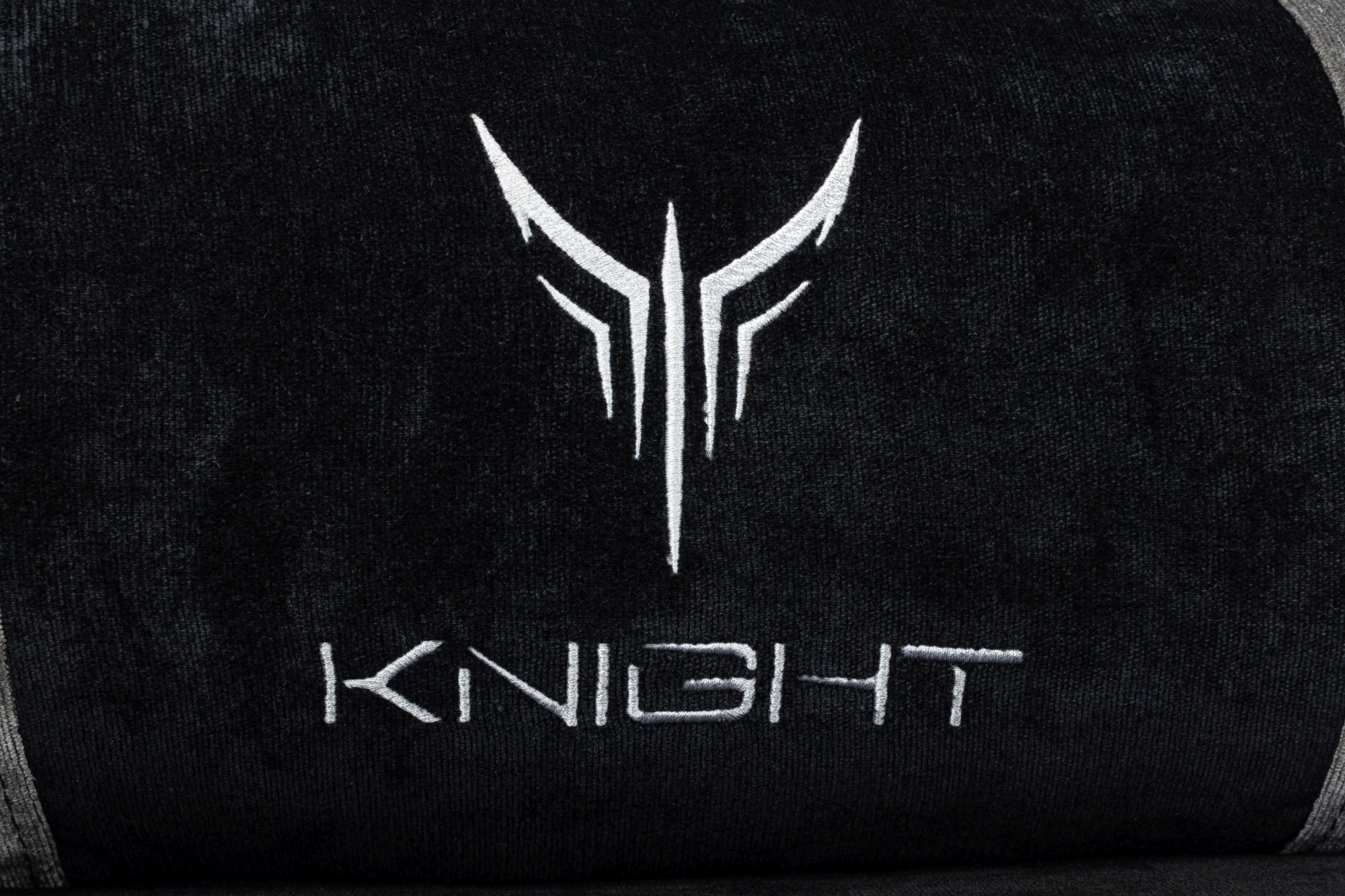 Кресло игровое Knight Flame черный/серый с подголов. крестов. пластик — миниатюра 11
