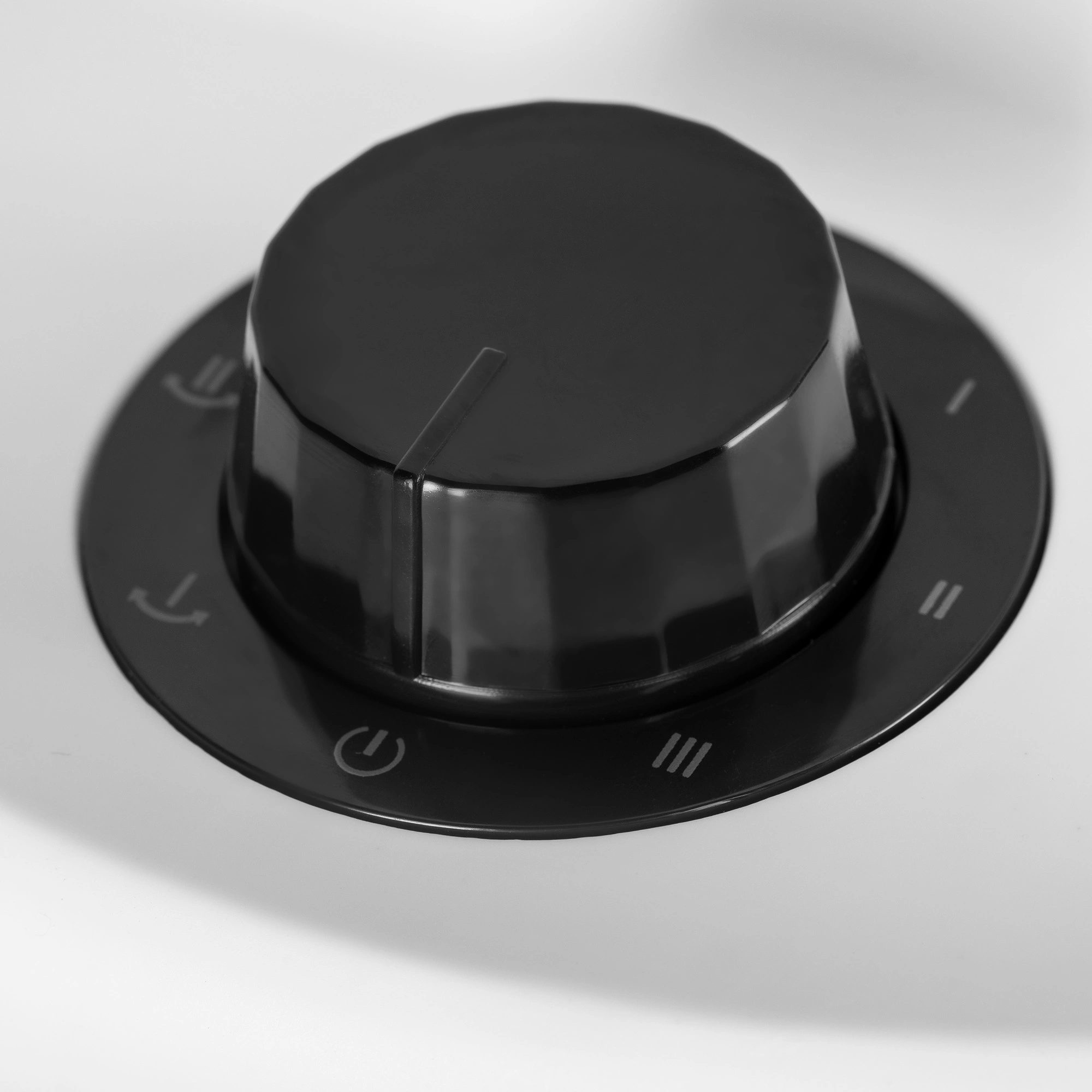 Вентилятор настольный Ballu BFT-135W 35Вт скоростей:3 белый/черный (упак.:1шт) — миниатюра 6