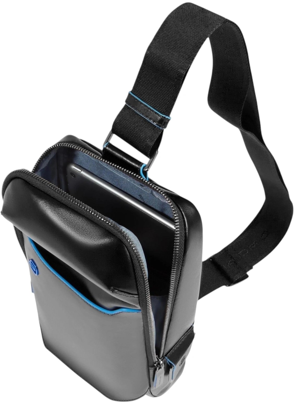 Рюкзак слинг мужской Piquadro Blue Square CA6898B2/N черный натур.кожа — миниатюра 5