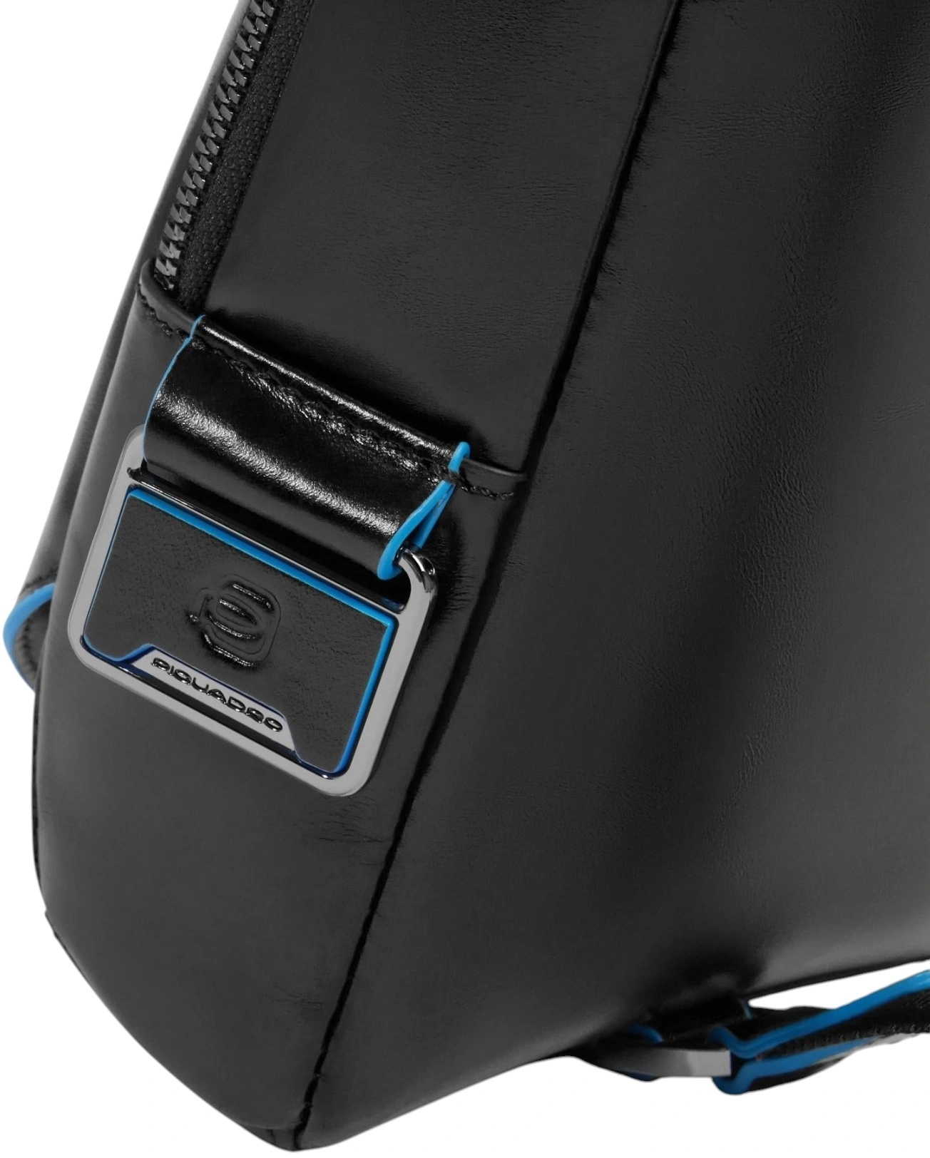 Рюкзак слинг мужской Piquadro Blue Square CA6898B2/N черный натур.кожа — миниатюра 3