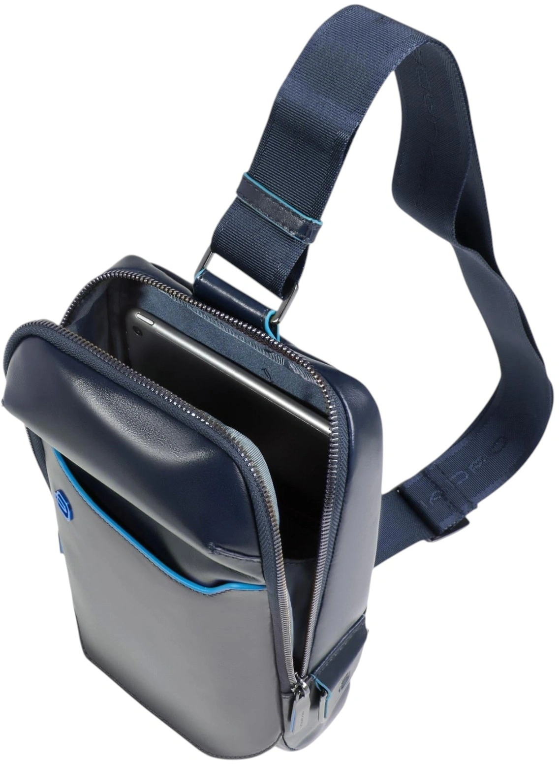 Рюкзак слинг мужской Piquadro Blue Square CA6898B2/BLU2 темно-синий натур.кожа — миниатюра 4