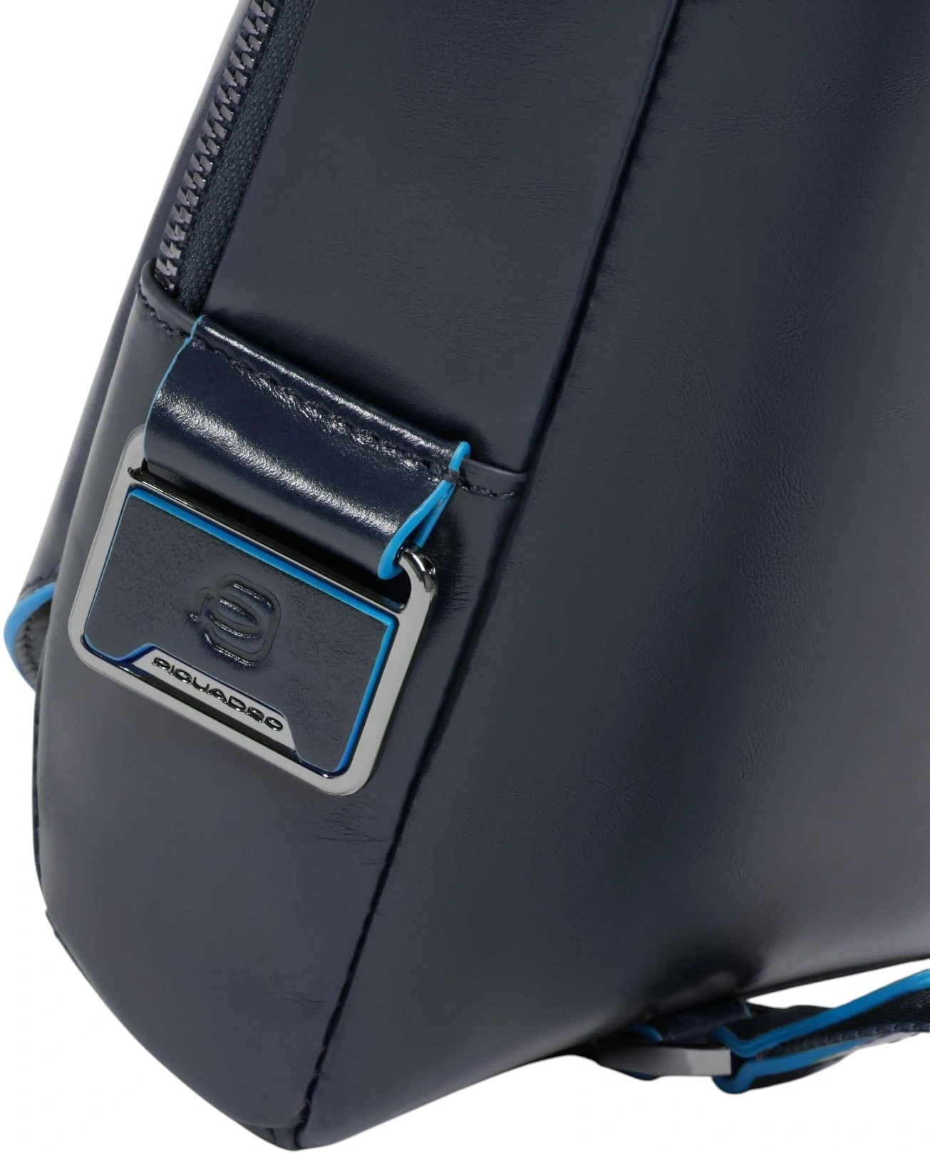 Рюкзак слинг мужской Piquadro Blue Square CA6898B2/BLU2 темно-синий натур.кожа — миниатюра 2