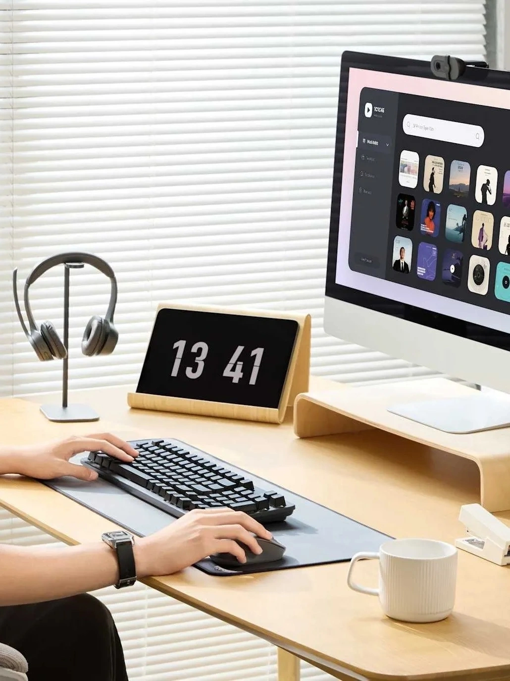 Клавиатура Logitech K868 механическая черный USB беспроводная BT/Radio (920-013912) — миниатюра 2