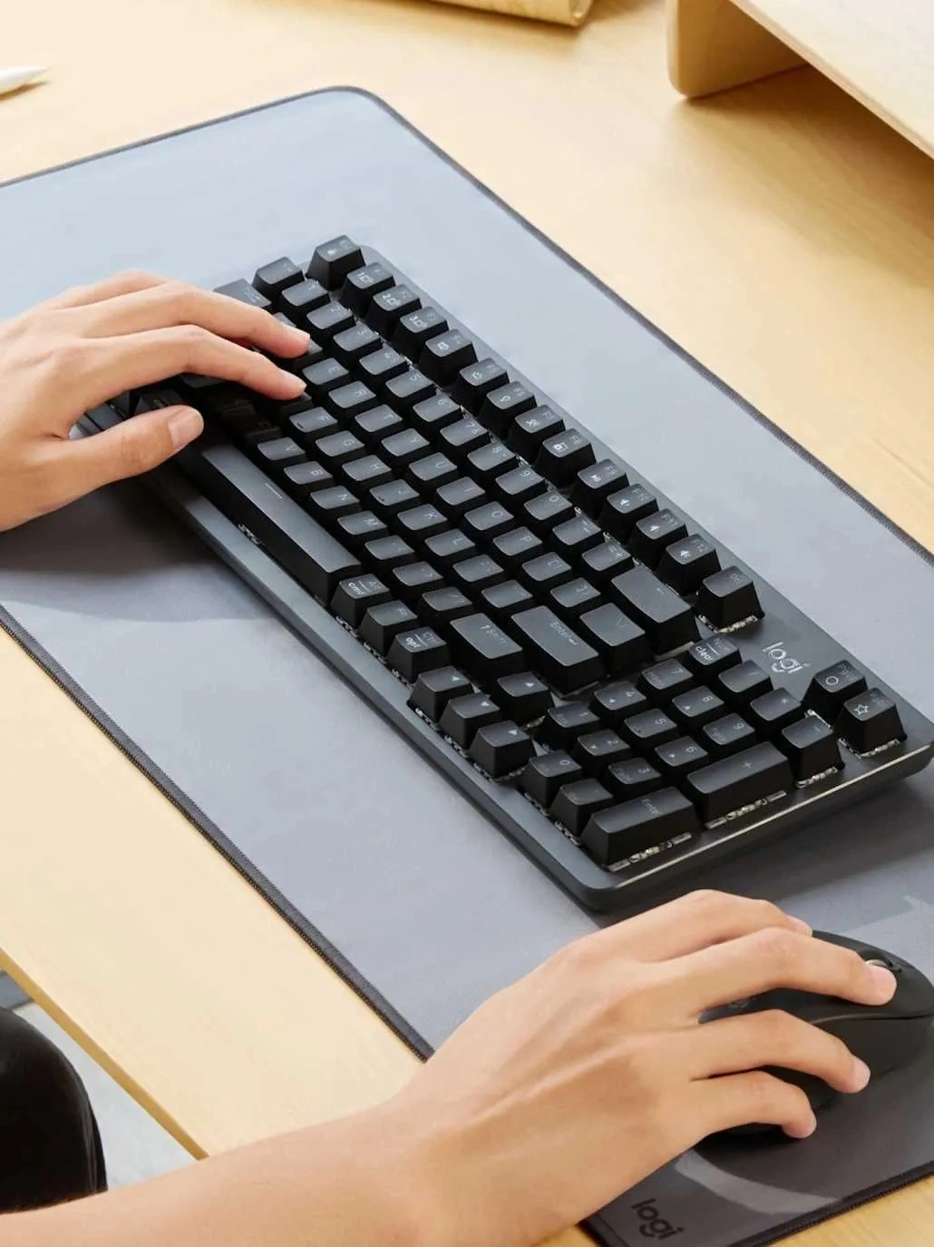 Клавиатура Logitech K868 механическая черный USB беспроводная BT/Radio (920-013912) — миниатюра 3
