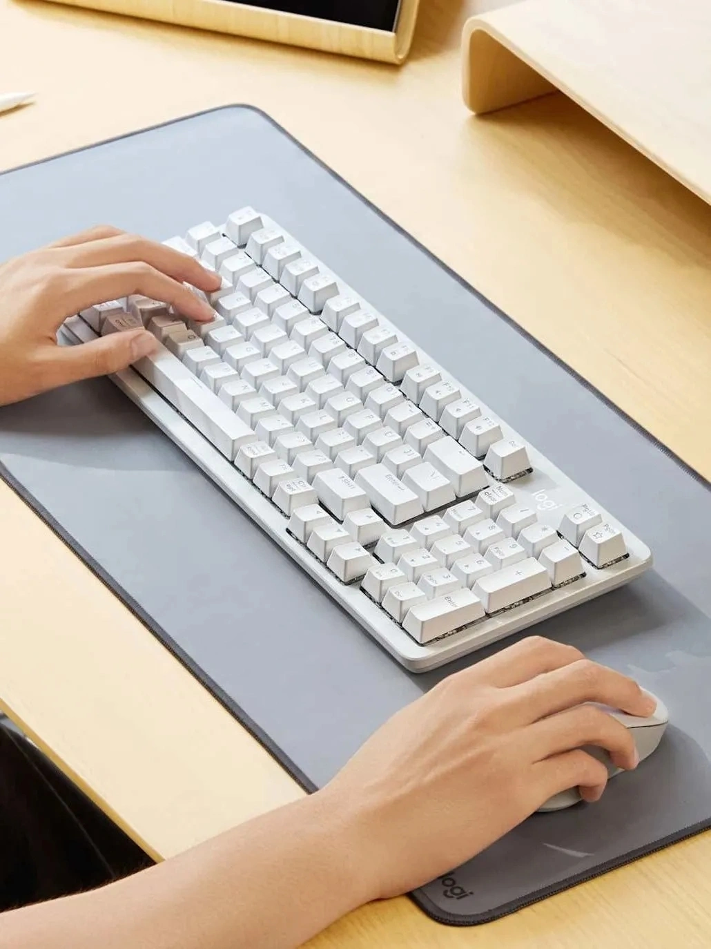 Клавиатура Logitech K868 механическая белый USB беспроводная BT/Radio (920-013913) — миниатюра 2