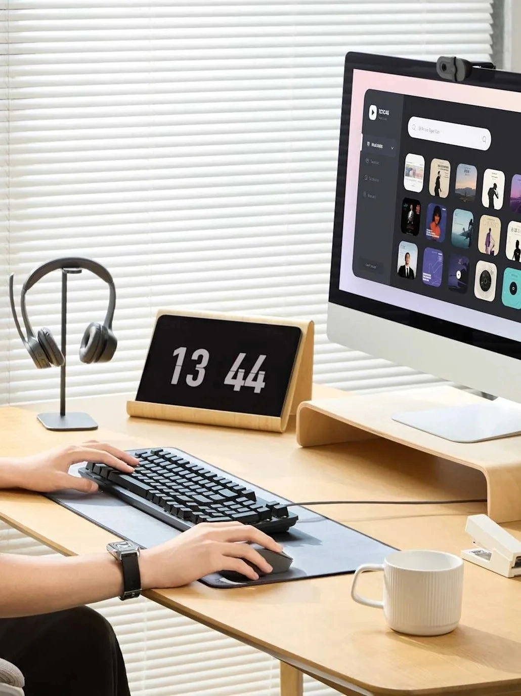 Клавиатура Logitech K848 механическая черный USB (920-013904) — миниатюра 3