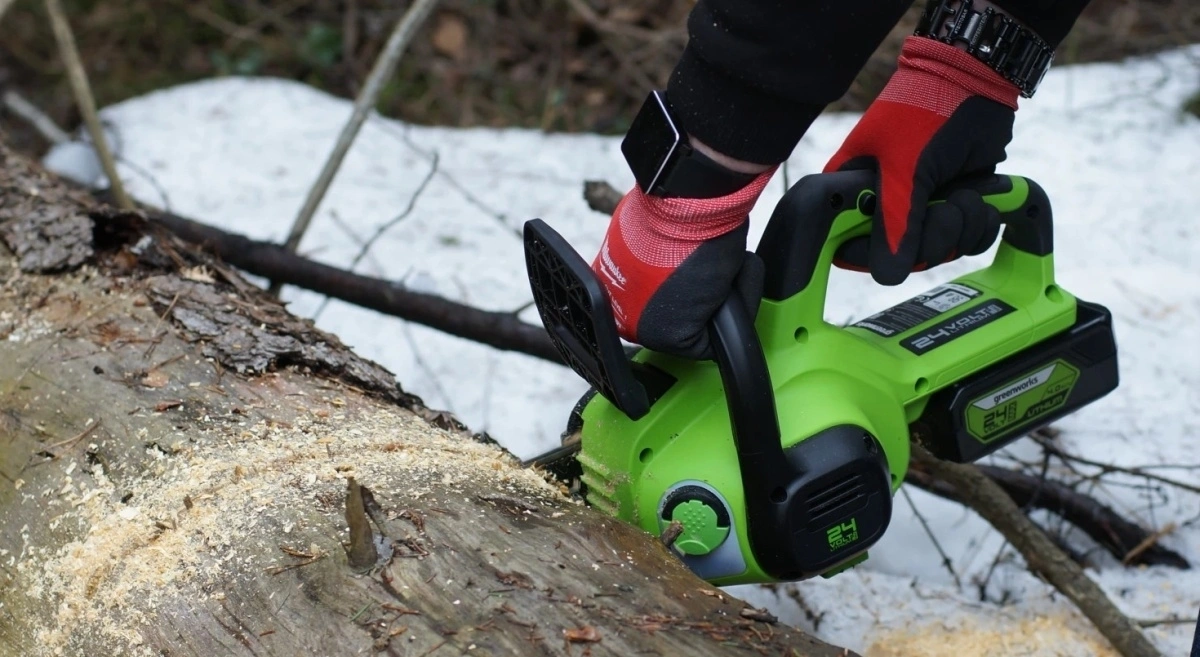 Цепная пила Greenworks G24CS25 аккум. 600Вт 0.8л.с. дл.шины:10" (25cm) 1аккум. 8Ач ЗУ (2007707UH) — миниатюра 5