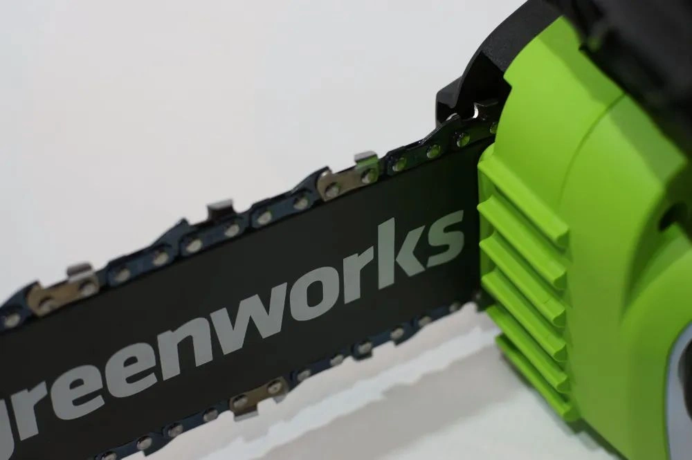 Цепная пила Greenworks G24CS25 аккум. 600Вт 0.8л.с. дл.шины:10" (25cm) 1аккум. 8Ач ЗУ (2007707UH) — миниатюра 16