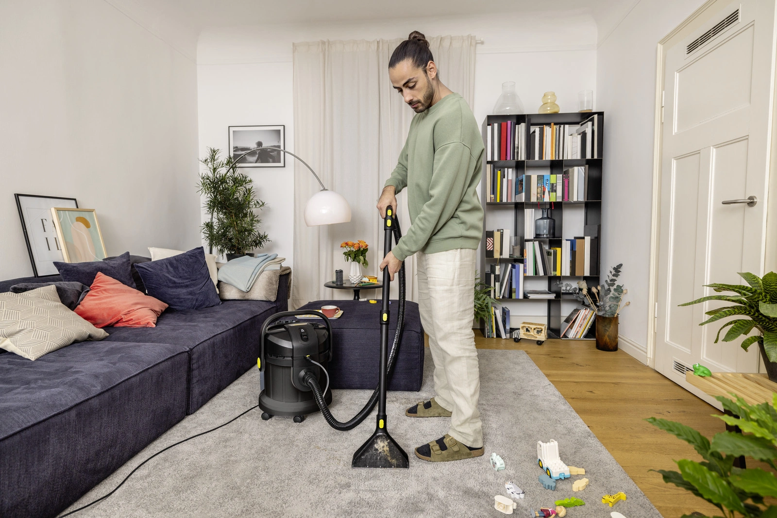 Пылесос моющий Karcher SE 4 1000Вт черный — миниатюра 3