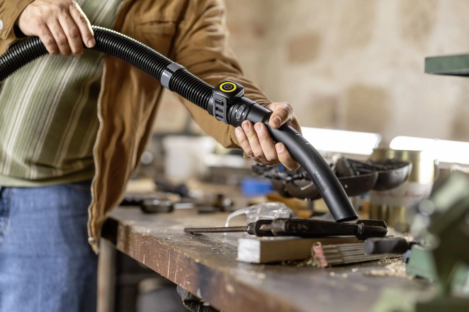 Строительный пылесос Karcher WD 5 Control P 25/5/22 1200Вт (уборка: сухая/влажная/выдув/сбор воды) желтый — миниатюра 4