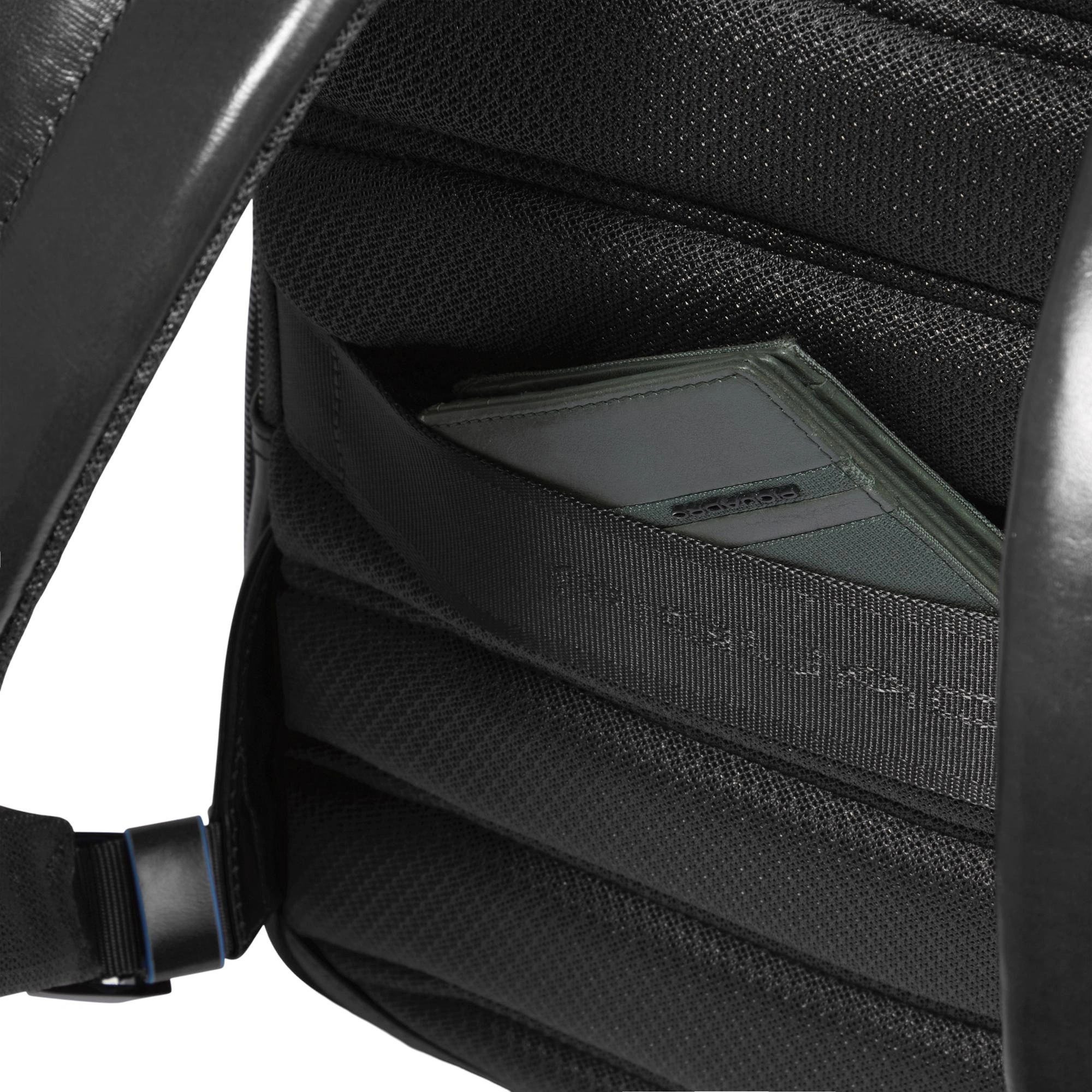 Рюкзак Piquadro Blue Square CA6311B2/N черный натур.кожа — миниатюра 5