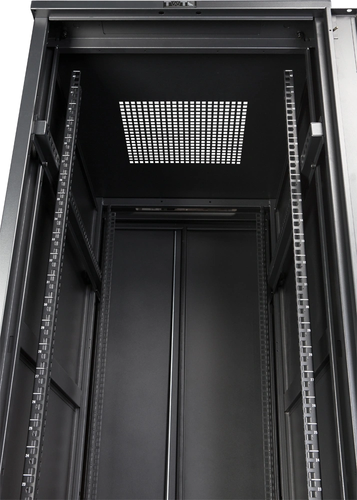 Шкаф серверный Lanmaster (TWT-CBB-32U-6X6-P1) напольный 32U 600x600мм пер.дв.перфор. задн.дв.перфор.2-хст. 800кг черный 526мм 64.5кг 1610мм IP20 металл — миниатюра 7