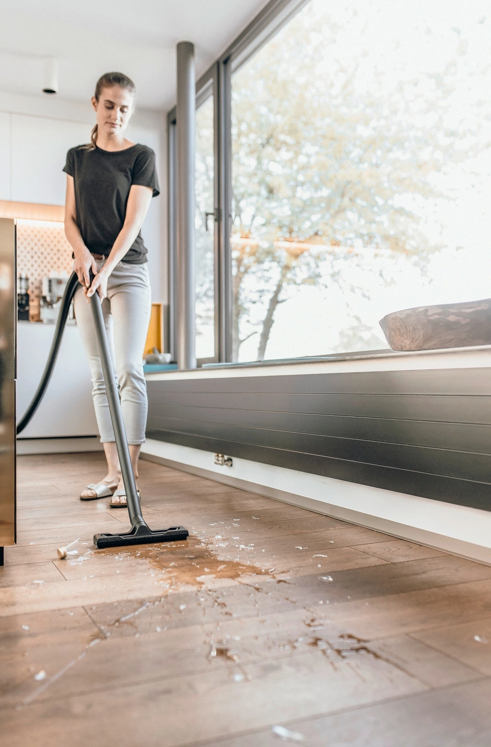 Строительный пылесос Karcher WD 2 Plus V-12/4/18 1000Вт (уборка: сухая/влажная/выдув/сбор воды) желтый — миниатюра 4