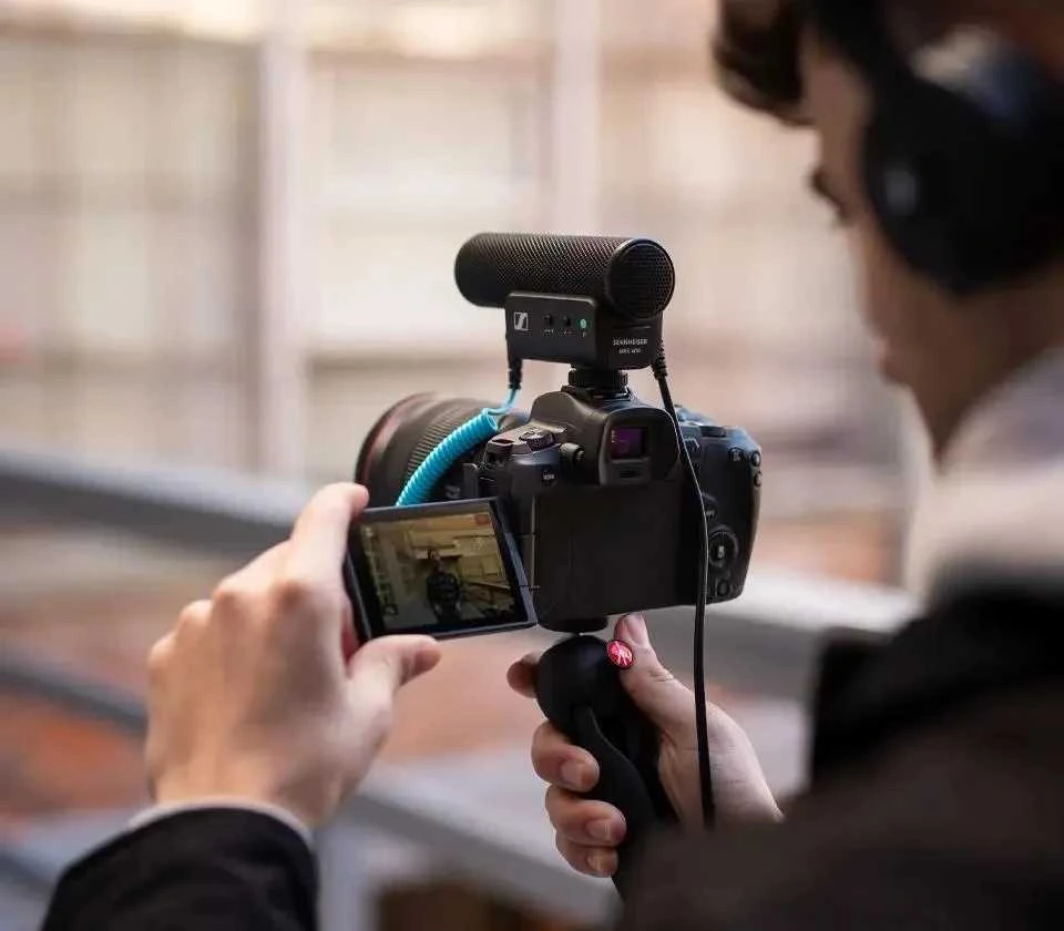 Микрофон проводной Sennheiser MKE 400 Mobile Kit 0.067м черный — миниатюра 5
