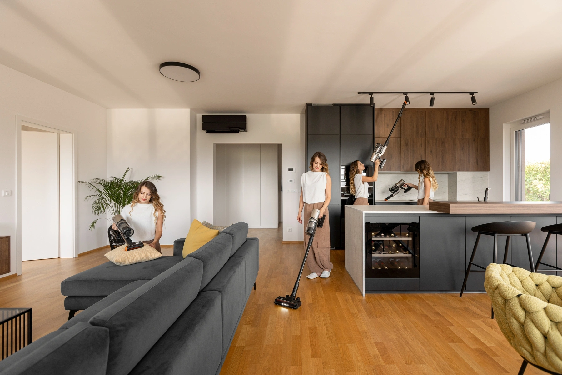 Пылесос Gorenje SVC259441NFGO 350Вт золотистый/черный — миниатюра 5