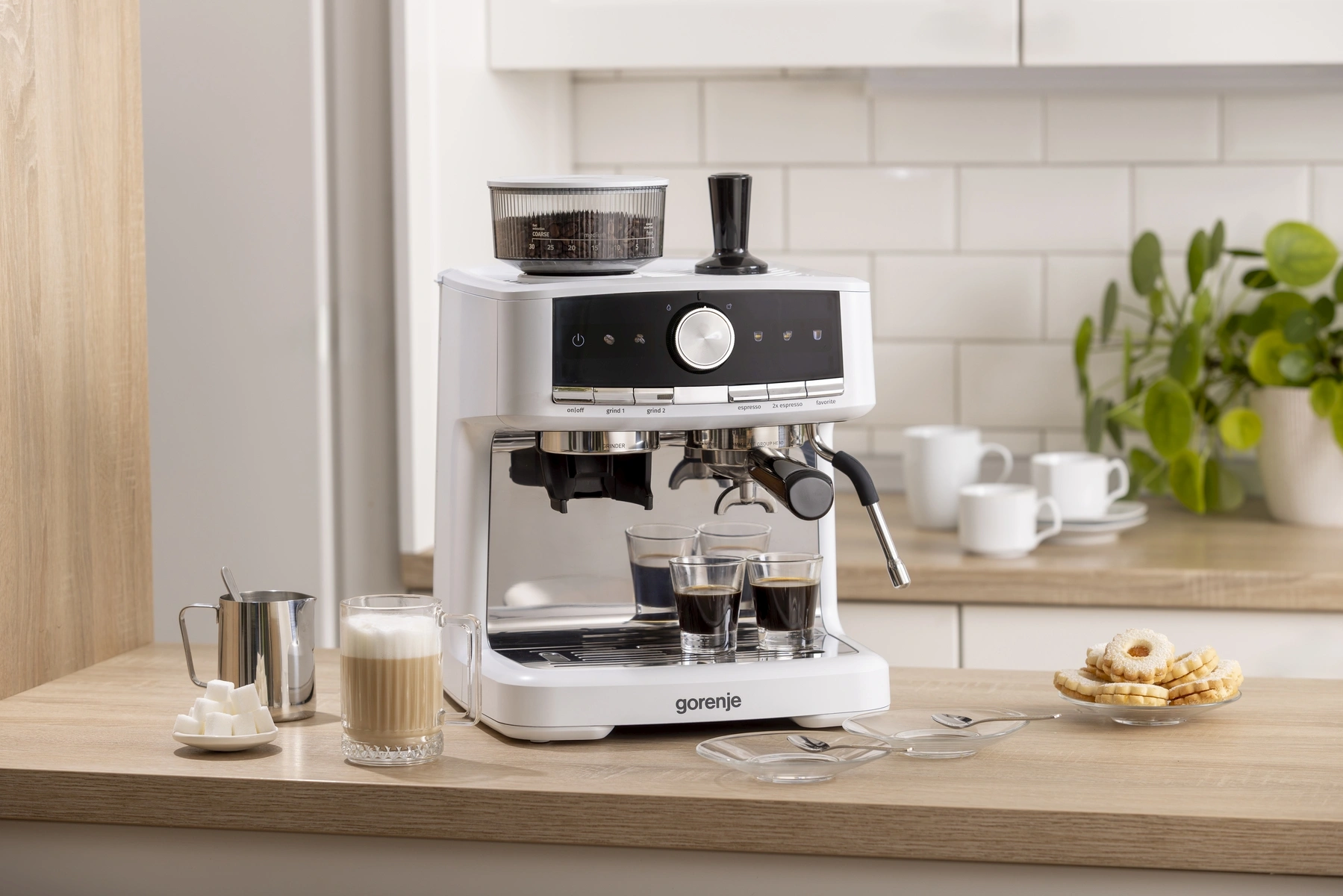 Кофеварка рожковая Gorenje GSACM20W 1550Вт белый/черный — миниатюра 14