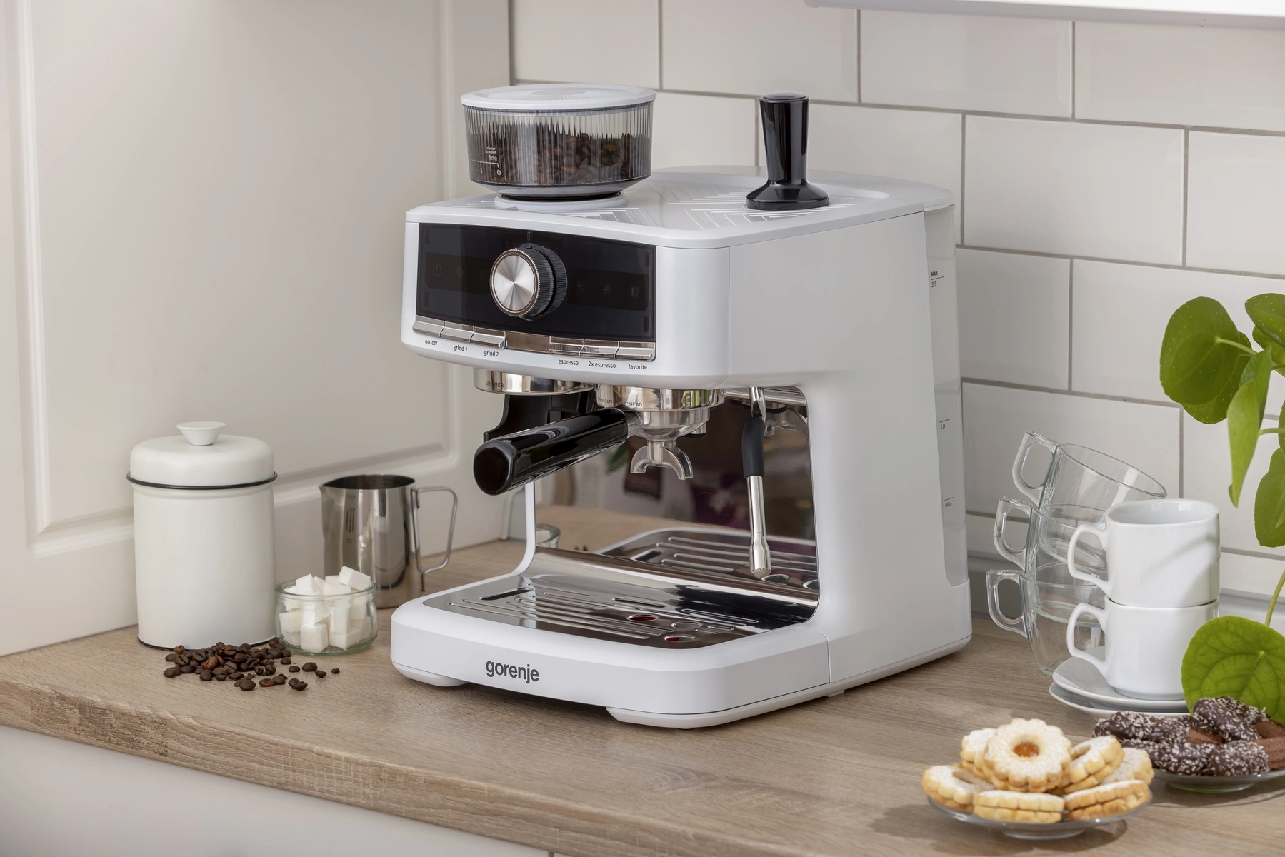 Кофеварка рожковая Gorenje GSACM20W 1550Вт белый/черный — миниатюра 17