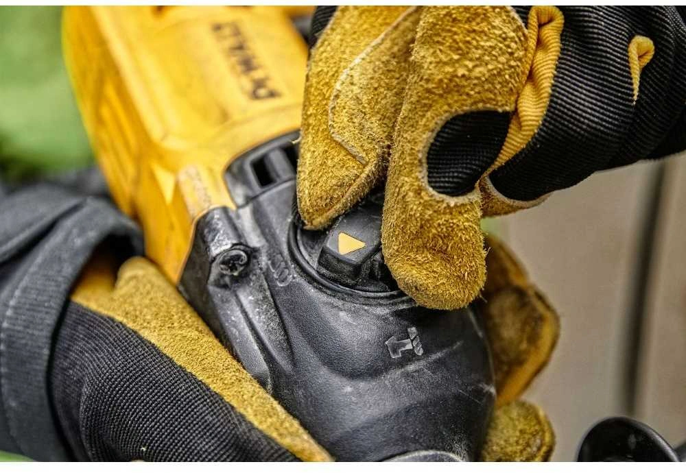 Перфоратор DeWalt D25033-QS патрон:SDS-plus уд.:2Дж 710Вт — миниатюра 3